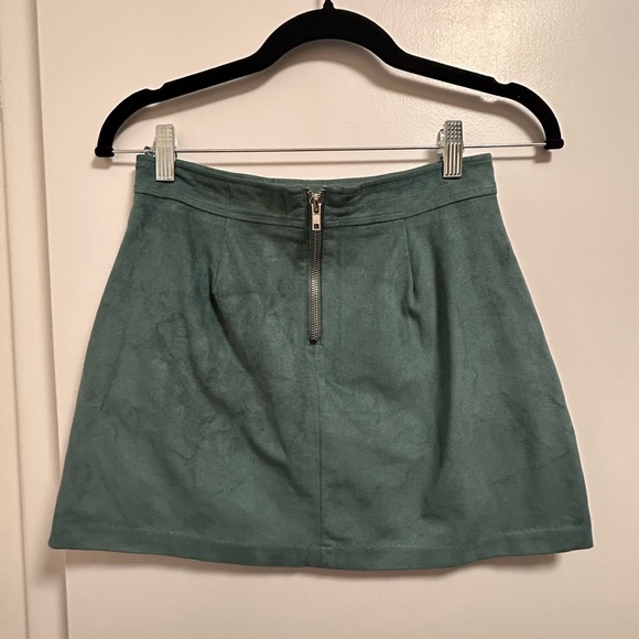 Kendall + Kylie Suede Skirt- Teal blue- size: XS- Condition: excellent - Picture 3 of 3